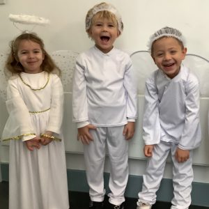 3 angels dressed up